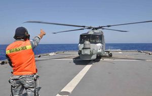 Latihan "Crossdeck" Helikopter Brasil di KRI Diponegoro Latihan "Crossdeck" Helikopter Brasil di KRI Diponegoro