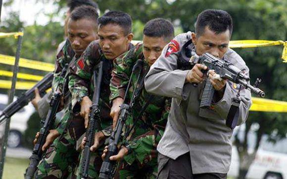 Latihan penanggulangan teror TNI-Polri Latihan penanggulangan teror TNI-Polri