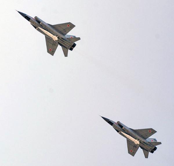 MiG-31K Membawa Rudal Hipersonik Kinzhal MiG-31K Membawa Rudal Hipersonik Kinzhal