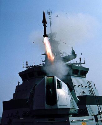 Nakhoda Ragam Class menembakkan rudal Seawolf Nakhoda Ragam Class menembakkan rudal Seawolf