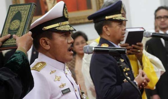 Presiden Lantik KSAL dan KSAU baru Presiden Lantik KSAL dan KSAU baru