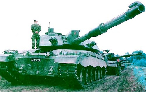 Tank Challenger 2 Tank Challenger 2 memasuki layanan dengan Angkatan Darat Inggris pada Juni 1998
