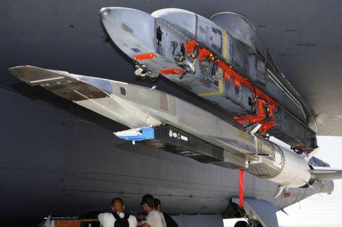 X-51A Waverider di sayap B-52 X-51A Waverider di sayap B-52