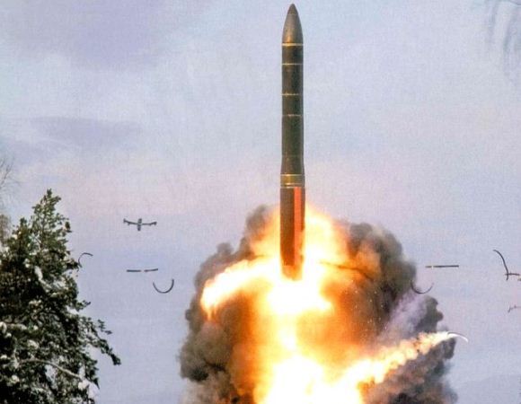 Penembakan ICBM Topol-M Penembakan ICBM Topol-M