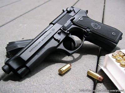 pistol terbaik