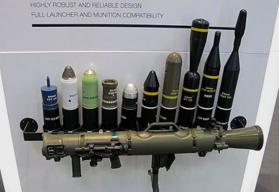 Carl-Gustaf dan amunisinya Carl-Gustaf dan amunisinya