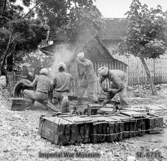 Pasukan Gurkha India saat perang Surabaya