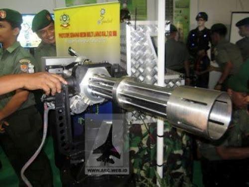 Senapan multilaras Gatlin gun TNI AD