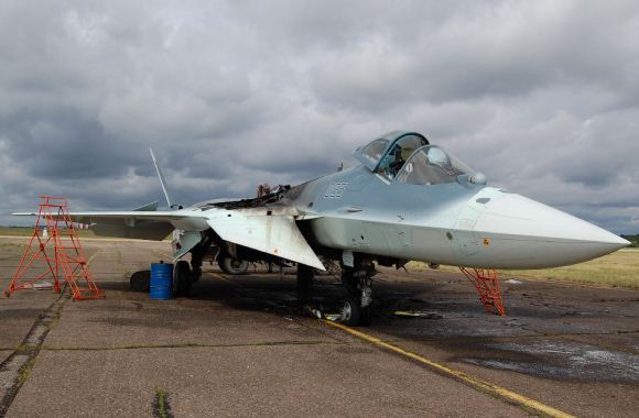 https://www.artileri.org/2014/06/sukhoi-t-50-rusia-terbakar-saat-mendarat.html