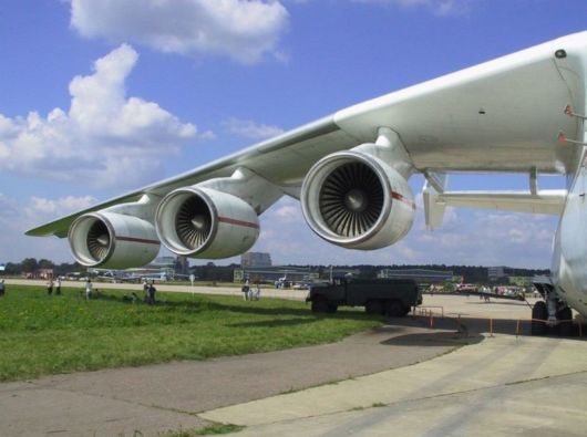 Antonov AN-225 pesawat kargo terbesar di dunia