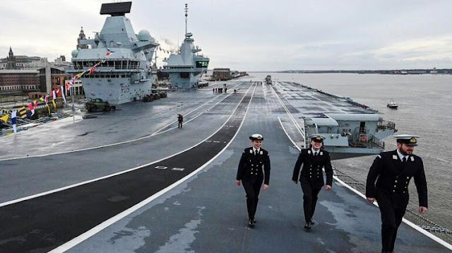 Anggota kru HMS Prince of Wales