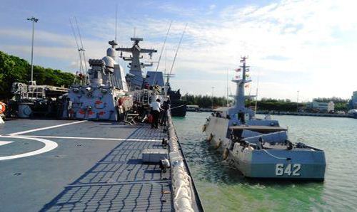 KRI Frans Kaisiepo-368 dan KRI Kujang-642