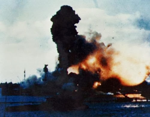USS Arizona meledak USS Arizona meledak