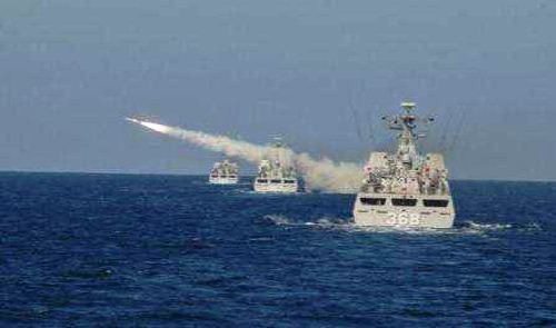 KRI tembakkan rudal Exocet MM40 KRI tembakkan rudal Exocet MM40
