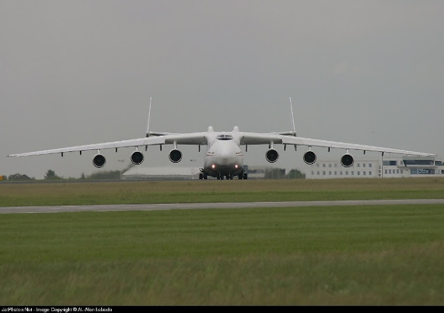 Antonov AN-225 pesawat kargo terbesar di dunia