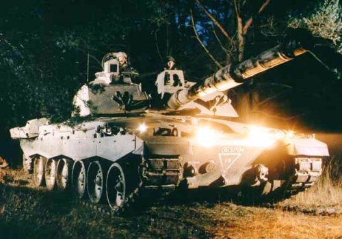 Tank Challenger 2 Challenger 2 saat latihan malam