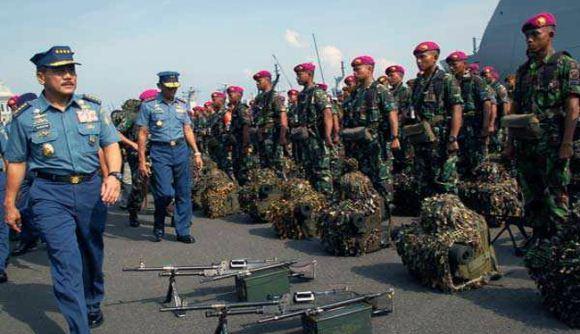 Apel Gelar Kekuatan Latgab TNI 2013 Apel Gelar Kekuatan Latgab TNI 2013