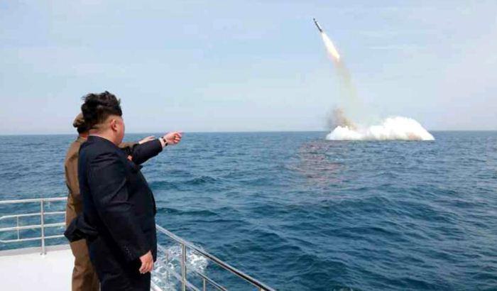 Kim Jong-un menyaksikan peluncuran rudal balistik dari kapal selam strategis Korut Kapal selam rudal balistik Korut