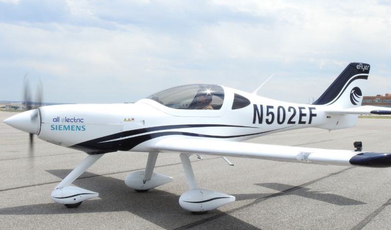 Pesawat Listrik eFlyer 2 Pesawat Listrik eFlyer 2