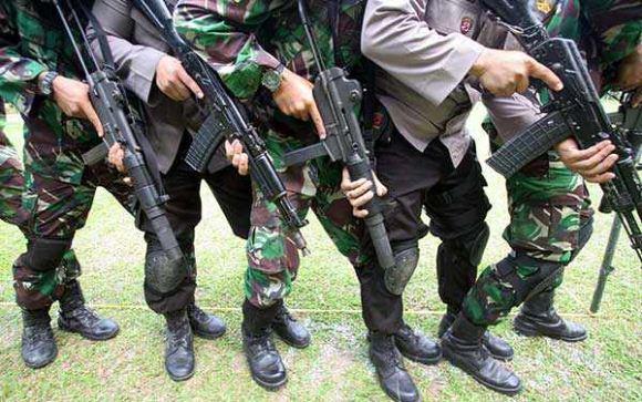 Latihan penanggulangan teror TNI-Polri Latihan penanggulangan teror TNI-Polri