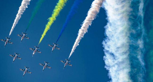 Atraksi Jet-Jet Tempur China di Zhuhai Airshow 2018 Atraksi Jet-Jet Tempur China di Zhuhai Airshow 2018