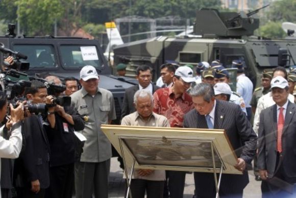 Presiden resmikan rantis 4x4 Komodo PT Pindad Presiden resmikan rantis 4x4 Komodo PT Pindad