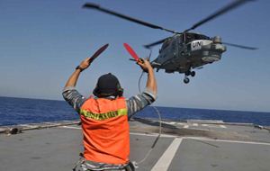 Latihan "Crossdeck" Helikopter Brasil di KRI Diponegoro Latihan "Crossdeck" Helikopter Brasil di KRI Diponegoro