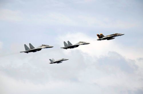 Sukhoi Malaysia terbang bersama F-18 Sukhoi Malaysia terbang bersama F-18
