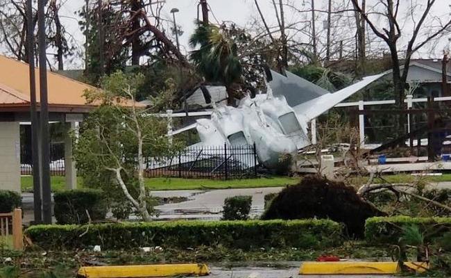 Pangkalan Udara Tyndall rusak akibat badai Pangkalan Udara Tyndall rusak akibat badai