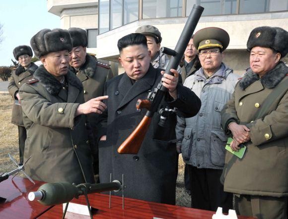 Kim Jong Un dan peluncur granat Kim Jong Un dan peluncur granat
