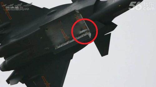 J-20 dengan weapon bay terbuka