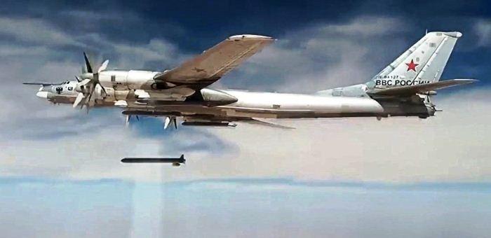 Ilustrasi Tu-95 luncurkan rudal khA-101 Tu-95 luncurkan rudal khA-101