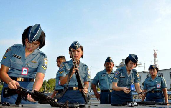 Latihan Bongkar Pasang Senjata Prajurit Lantamal IV Tanjung Pinang Latihan Bongkar Pasang Senjata Prajurit Lantamal IV Tanjung Pinang