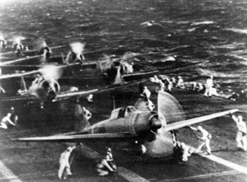 Pesawat tempur Jepang di kapal induk Shokaku Pesawat tempur Jepang di kapal induk Shokaku