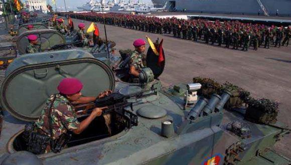 Apel Gelar Kekuatan Latgab TNI 2013 Apel Gelar Kekuatan Latgab TNI 2013