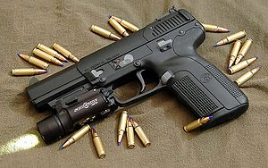 pistol terbaik
