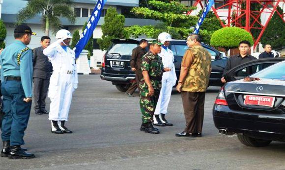 Presiden SBY disambut di dermaga Koarmatim Presiden SBY disambut di dermaga Koarmatim