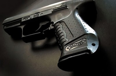pistol terbaik