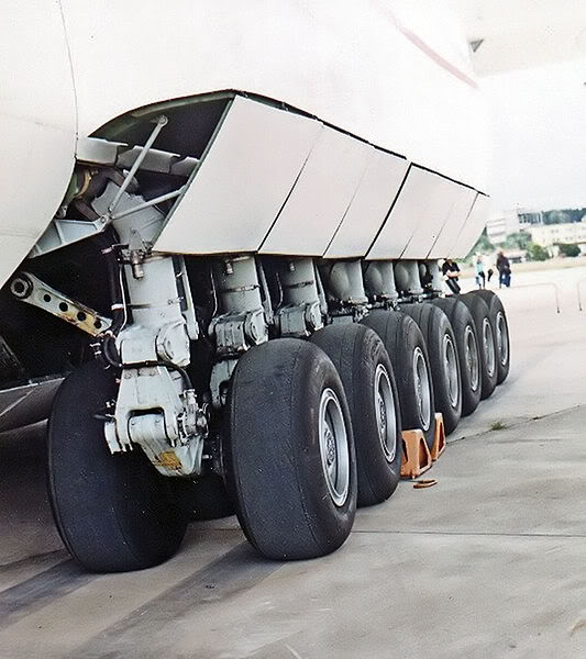 Antonov AN-225 pesawat kargo terbesar di dunia