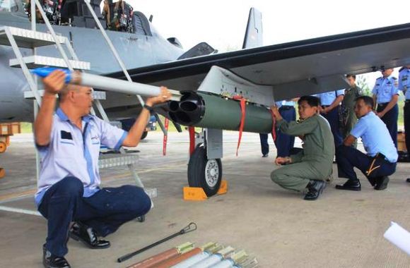 https://www.artileri.org/2014/11/super-tucano-uji-coba-peluncur-roket-av.html