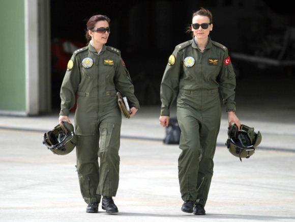 Pilot Wanita dalam Angkatan Bersenjata Turki