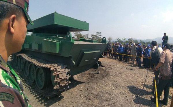 Uji coba peledakan tank tempur medium Pindad Uji coba peledakan tank tempur medium Pindad