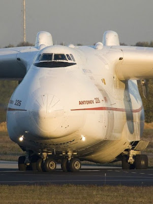 Antonov An-225 Mriya pesawat kargo terbesar di dunia