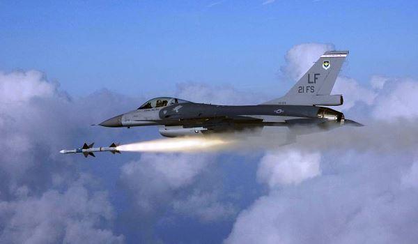 F-16 luncurkan rudal F-16 luncurkan rudal