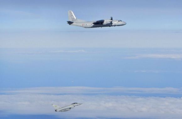 Typhoon intersep Antonov An-26 Curl Typhoon intersep Antonov An-26 Curl