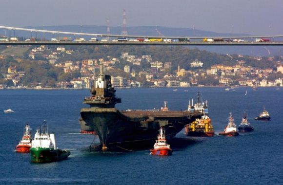 Varyag melewati Selat Bosphorus Varyag melewati Selat Bosphorus