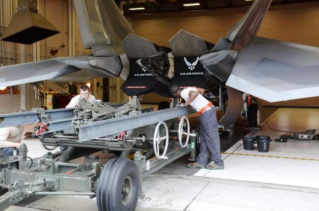 Disassembling mesin F-22 Raptor Disassembling mesin F-22 Raptor