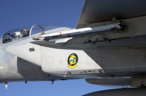 Rudal AIM-9X Sidewinder pada F-15C Eagle USAF Rudal AIM-9X Sidewinder pada F-15C Eagle USAF