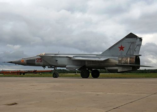 Mikoyan MiG-25 Pesawat tercepat di dunia 2012