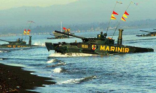 Pendaratan tank amfibi Marinir